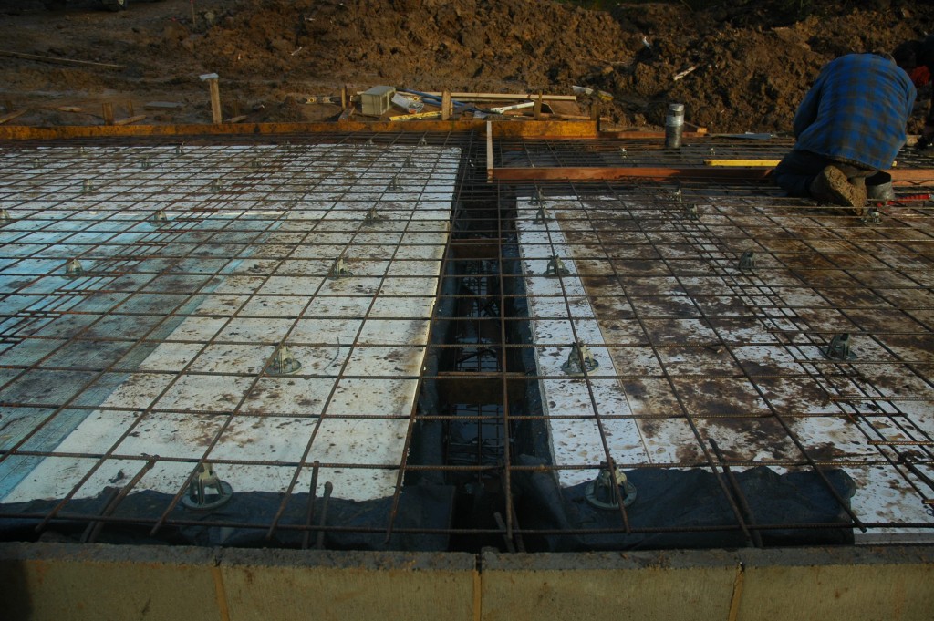 The edge thickening in the slab, lined with plastic