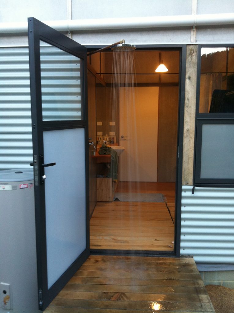 Useful: the bathroom door provides a true indoor/outdoor shower experience